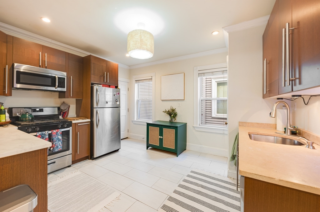 4 bed, 2 bath apartment for rent at 12 Taft St Unit 2, Dorchester — photo 4 of 17