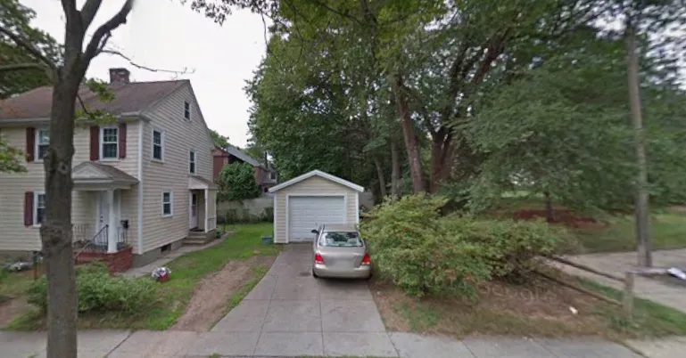 3 bed, 2.5 bath apartment for rent at 12 Thornton Rd Unit 1, Chestnut Hill — photo 3 of 3
