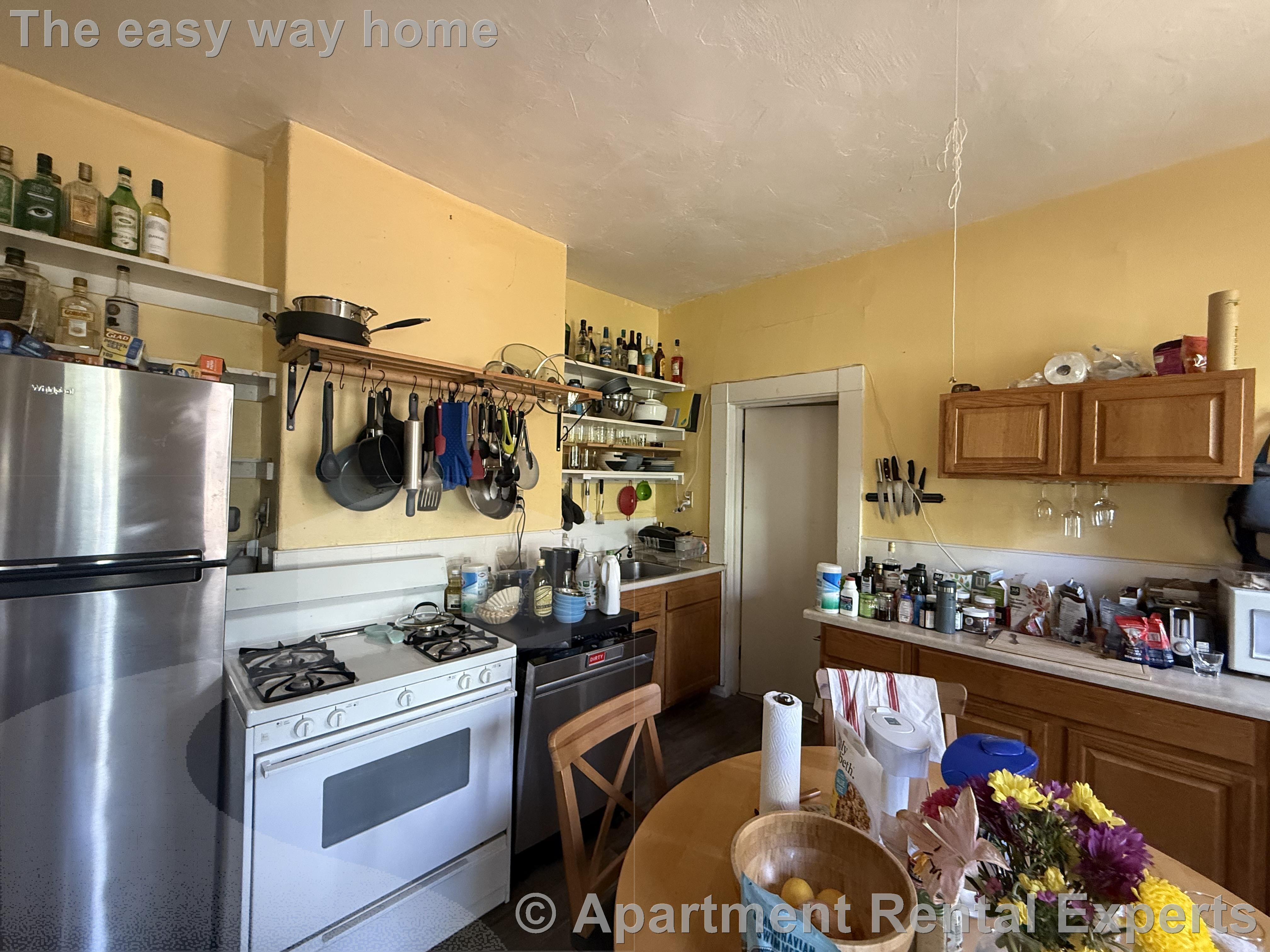 2 bed, 2 bath apartment for rent at 12 Tufts St Unit 1, Cambridgeport — photo 2 of 8