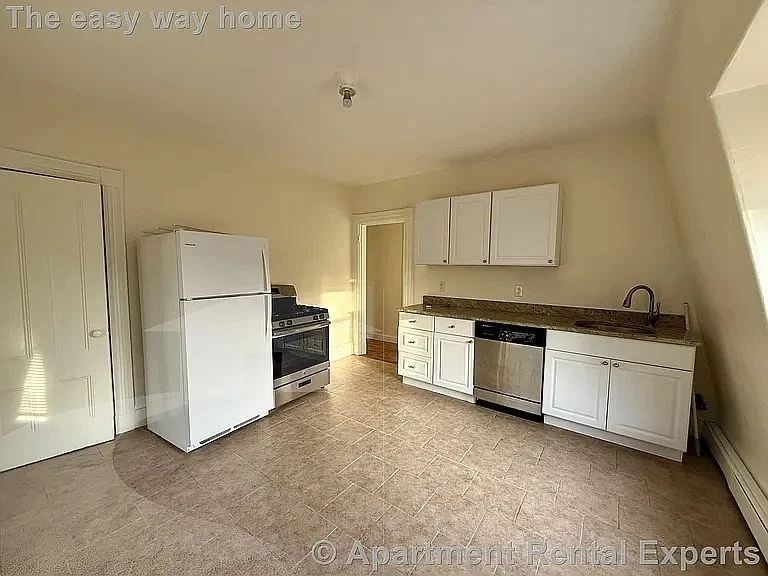 1 bed, 1 bath apartment for rent at 12 Tufts St Unit 3, Cambridgeport — photo 2 of 3