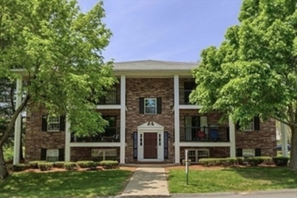 2 bed, 1 bath apartment for rent at 12 Walker Rd Unit 1, North Andover — photo 1 of 16