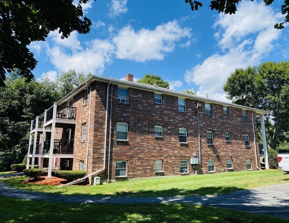 2 bed, 1 bath apartment for rent at 12 Walker Rd Unit 1, North Andover — photo 2 of 16