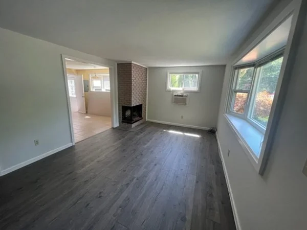 4 bed, 2 bath apartment for rent at 12 Walsh Rd, Bedford — photo 6 of 24