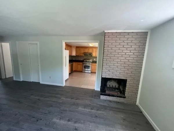 4 bed, 2 bath apartment for rent at 12 Walsh Rd, Bedford — photo 5 of 24