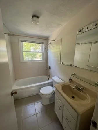 4 bed, 2 bath apartment for rent at 12 Walsh Rd, Bedford — photo 11 of 24