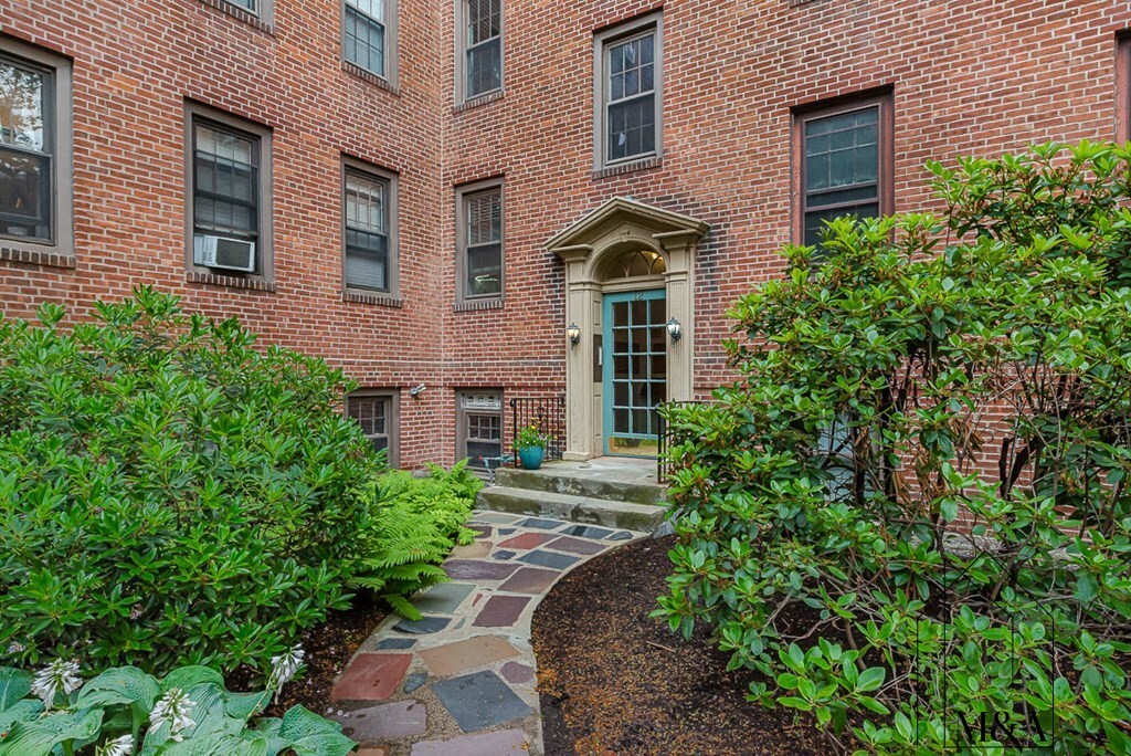 2 bed, 1 bath apartment for rent at 12 Ware St Unit B, Mid-Cambridge — photo 13 of 19