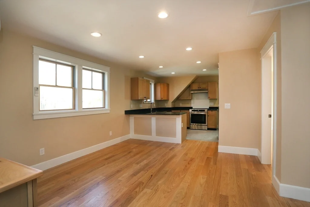 2 bed, 1 bath apartment for rent at 12 Warren Ave Unit B, Amesbury — photo 4 of 18