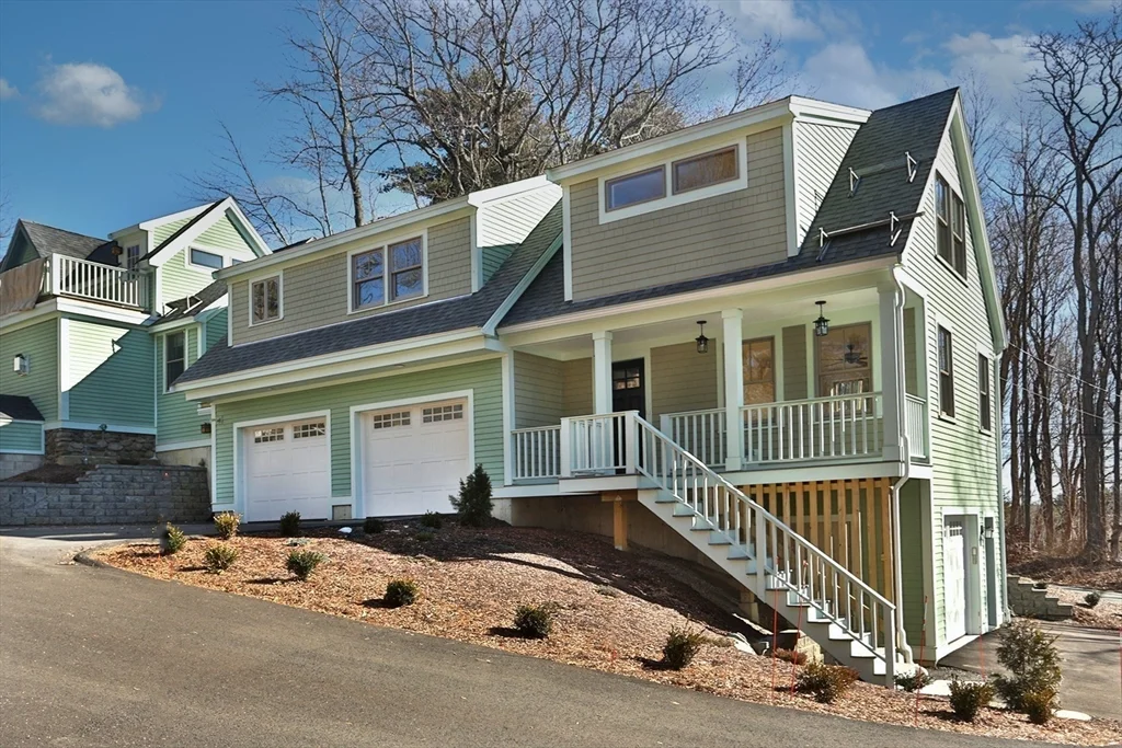 2 bed, 1 bath apartment for rent at 12 Warren Ave Unit B, Amesbury — photo 1 of 18