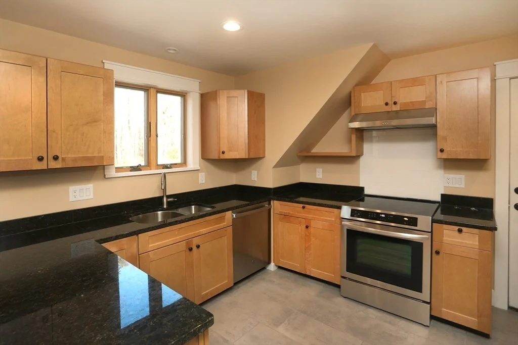 2 bed, 1 bath apartment for rent at 12 Warren Ave Unit B, Amesbury — photo 2 of 18
