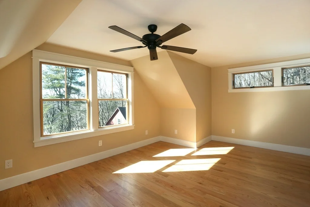 2 bed, 1 bath apartment for rent at 12 Warren Ave Unit B, Amesbury — photo 11 of 18