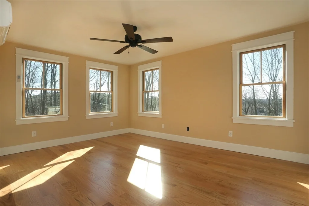 2 bed, 1 bath apartment for rent at 12 Warren Ave Unit B, Amesbury — photo 5 of 18