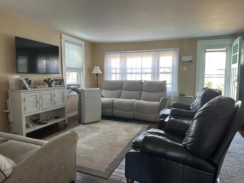 2 bed, 1 bath apartment for rent at 12 Waterman St Unit Winter, Braintree Highlands — photo 6 of 19