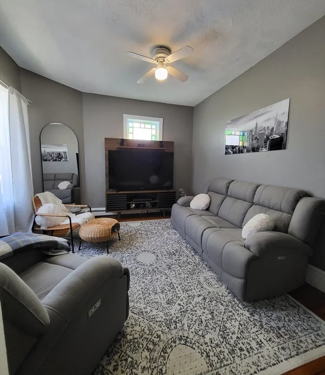 3 bed, 1 bath apartment for rent at 12 Watts St Unit 1, Chelsea — photo 3 of 23