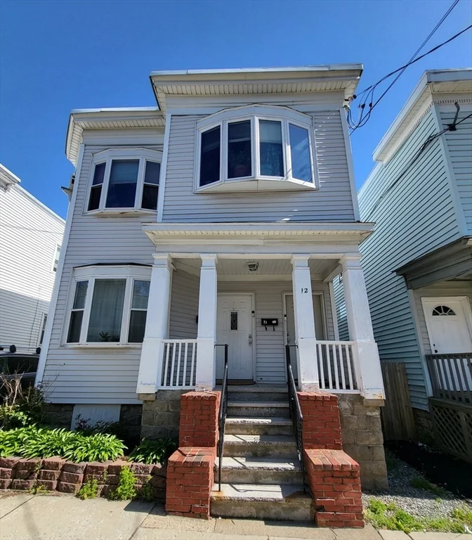 3 bed, 1 bath apartment for rent at 12 Watts St Unit 1, Chelsea