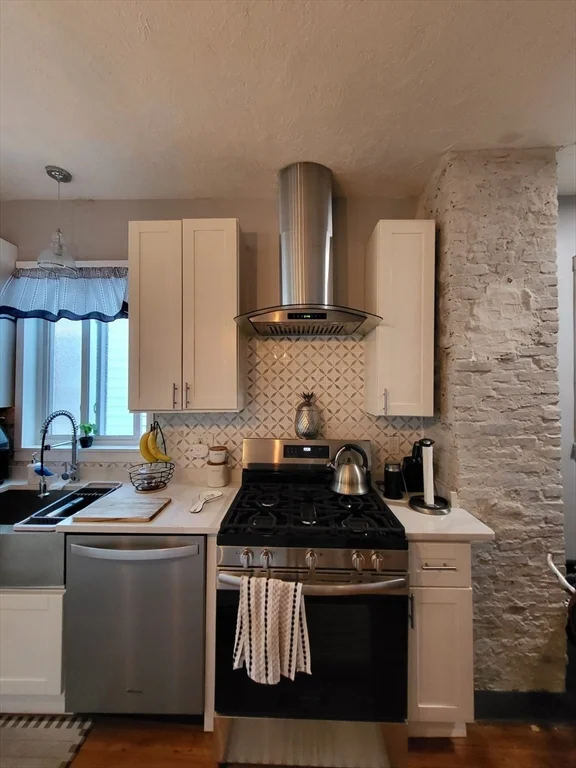 3 bed, 1 bath apartment for rent at 12 Watts St Unit 1, Chelsea — photo 10 of 23