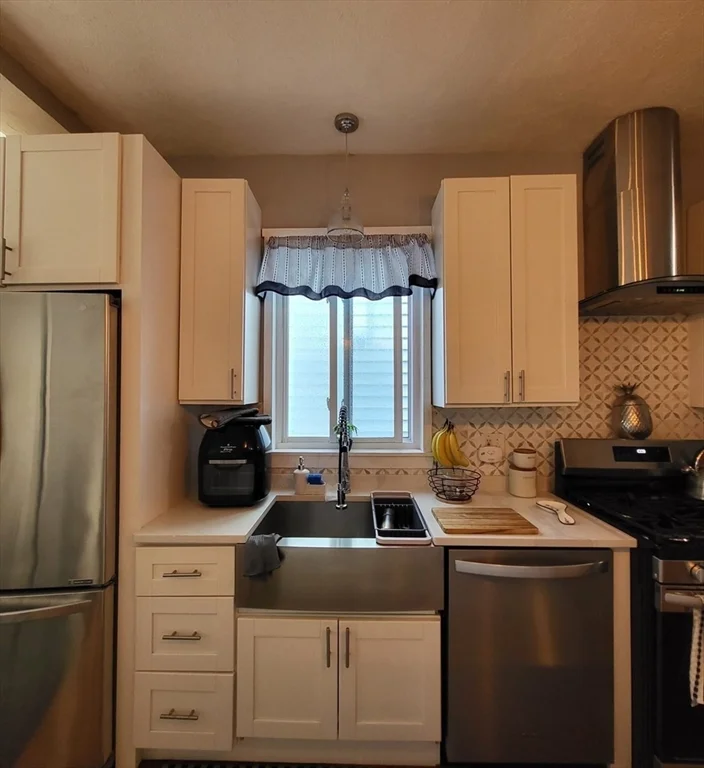 3 bed, 1 bath apartment for rent at 12 Watts St Unit 1, Chelsea — photo 11 of 23