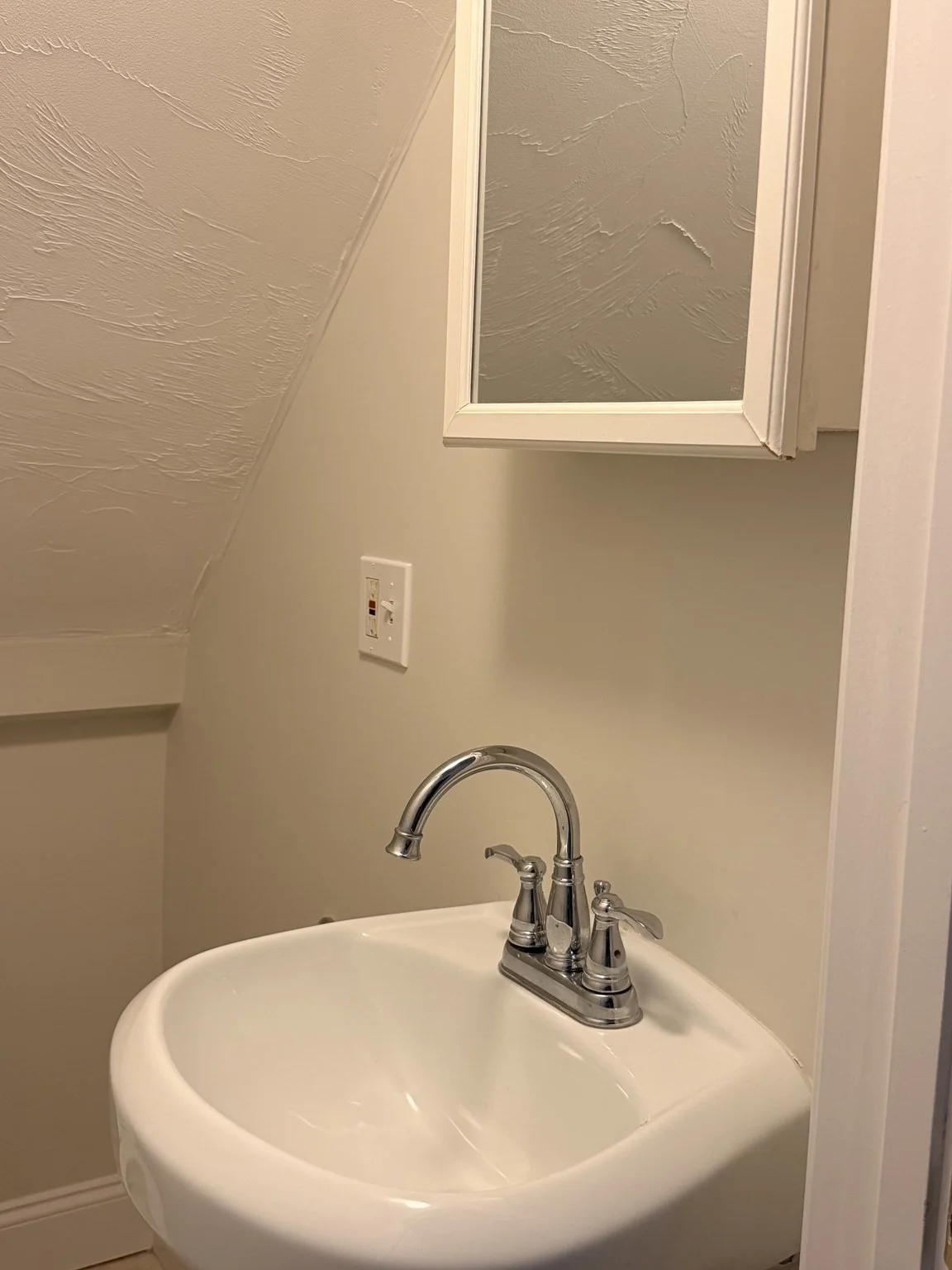 4 bed, 1 bath apartment for rent at 12 Weld Hill Unit 1, Jamaica Plain — photo 10 of 25