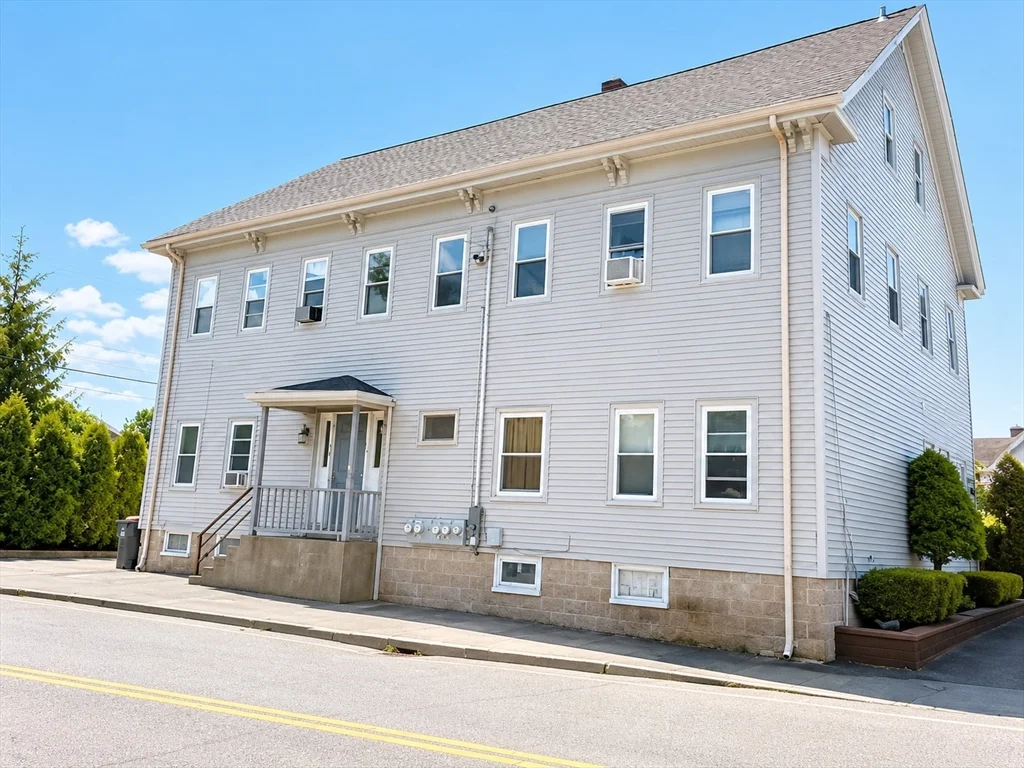 2 bed, 1 bath apartment for rent at 12 West High Unit 1E, Avon