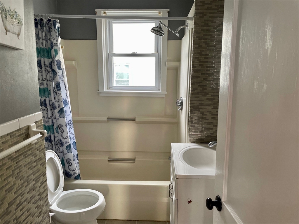 2 bed, 1 bath apartment for rent at 12 Wheatland Unit 2, Salem — photo 11 of 14