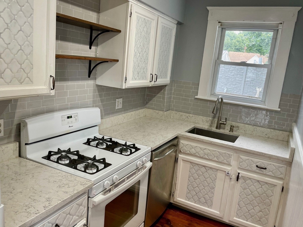 2 bed, 1 bath apartment for rent at 12 Wheatland Unit 2, Salem — photo 5 of 14