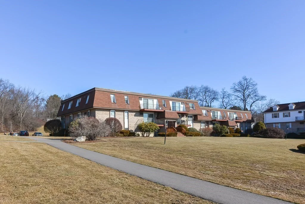 2 bed, 1 bath apartment for rent at 12 Williamsburg Ct Unit 13, Shrewsbury — photo 1 of 34