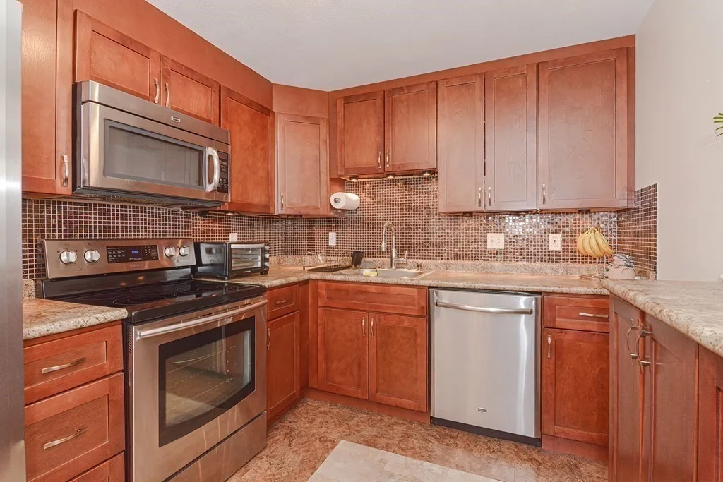 2 bed, 1 bath apartment for rent at 12 Williamsburg Ct Unit 13, Shrewsbury — photo 4 of 34