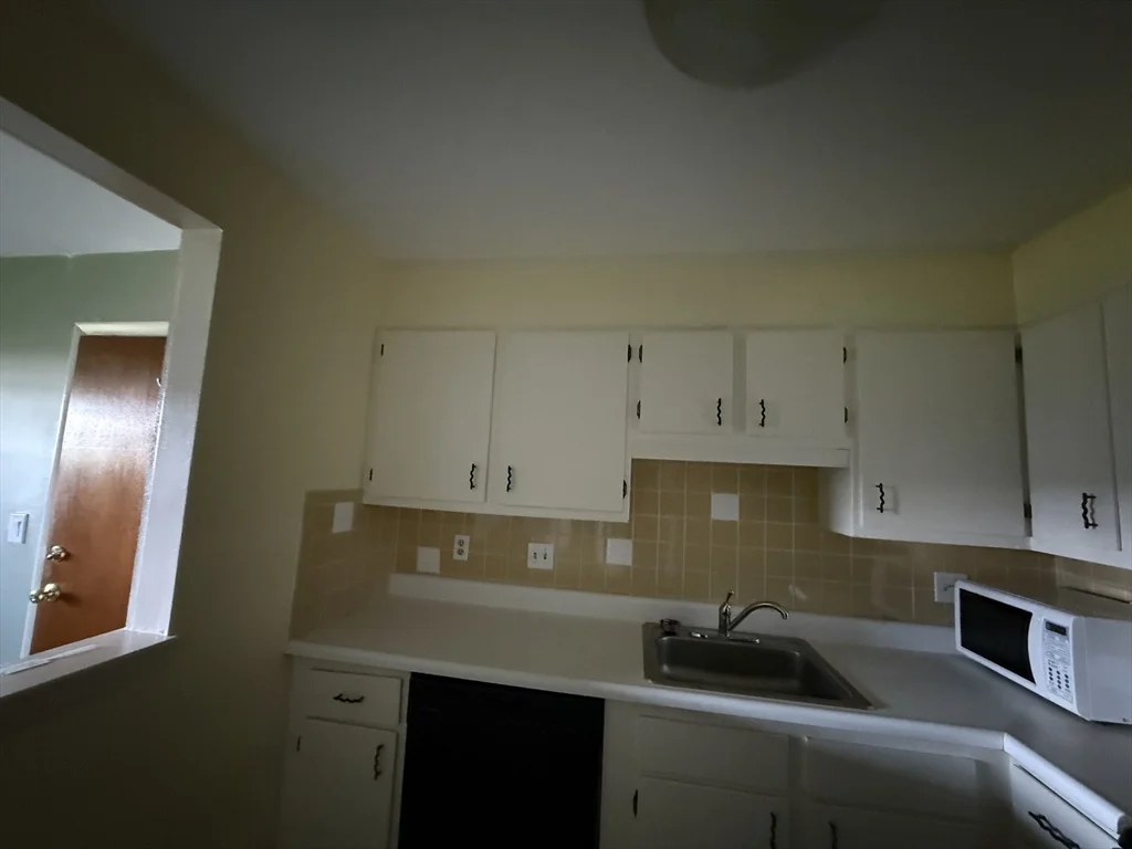 1 bed, 1 bath apartment for rent at 12 Williamsburg Ct Unit 2, Shrewsbury — photo 18 of 20