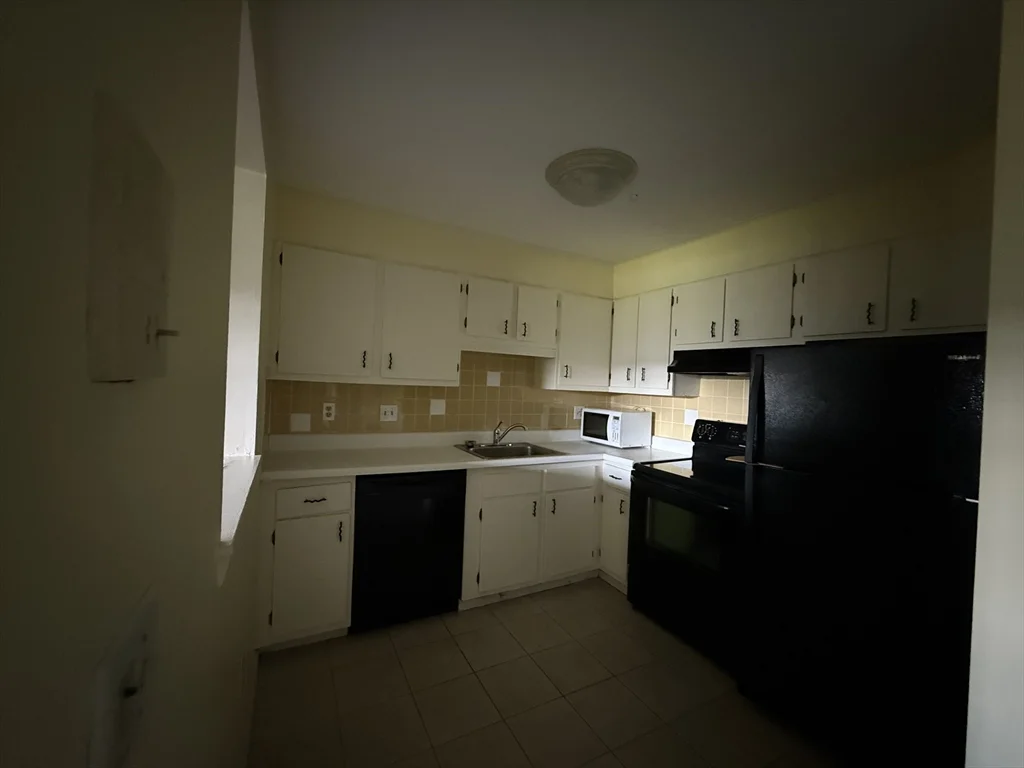 1 bed, 1 bath apartment for rent at 12 Williamsburg Ct Unit 2, Shrewsbury — photo 8 of 20