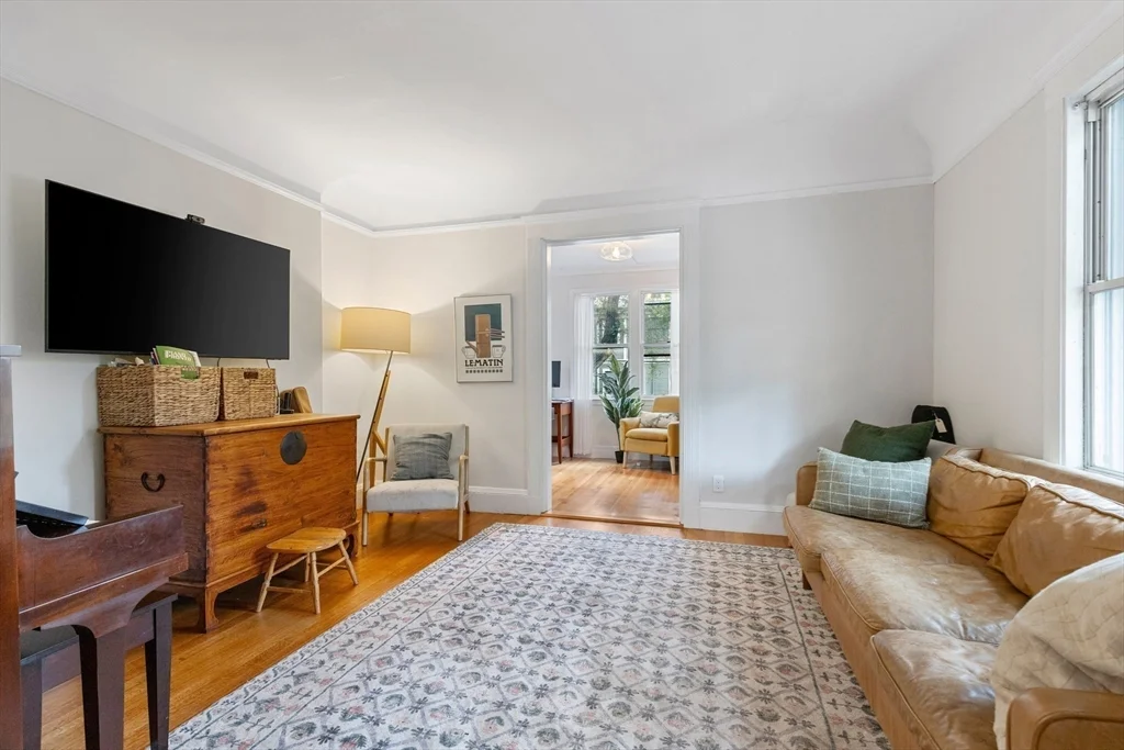 6 bed, 3 bath apartment for rent at 12 Windermere Ave Unit 1, Arlington — photo 5 of 10