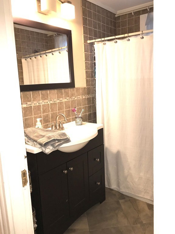 3 bed, 1 bath apartment for rent at 12 Winfield Unit 2, South Boston — photo 9 of 18