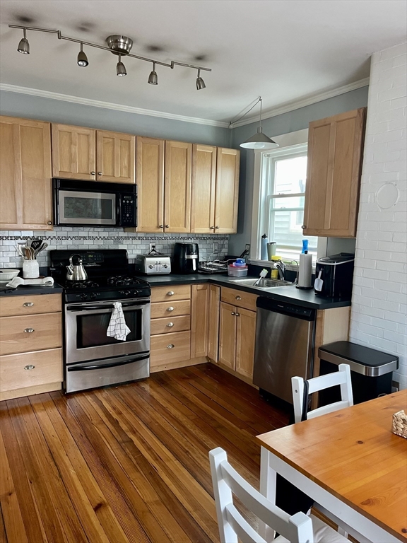 3 bed, 1 bath apartment for rent at 12 Winfield Unit 2, South Boston — photo 2 of 18