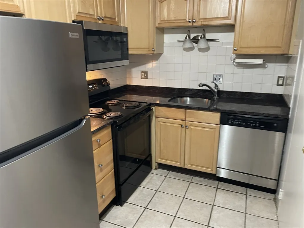 1 bed, 1 bath apartment for rent at 12 Woodland St Unit 34, Everett — photo 10 of 38