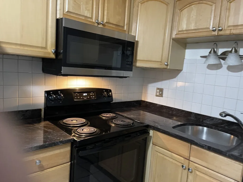 1 bed, 1 bath apartment for rent at 12 Woodland St Unit 34, Everett — photo 12 of 38
