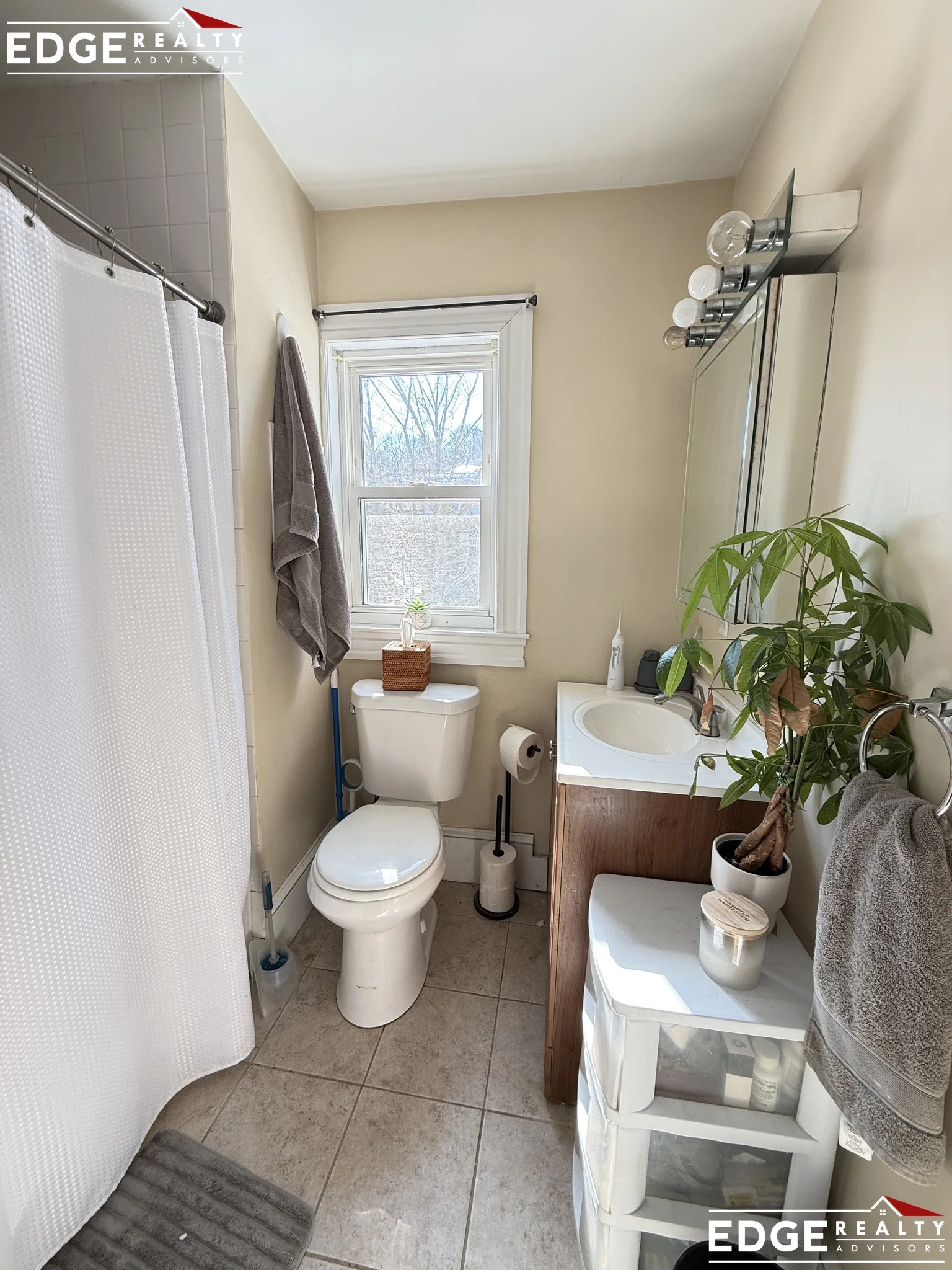 4 bed, 2 bath apartment for rent at 12 Woodmont St Unit 1, Brighton — photo 10 of 12