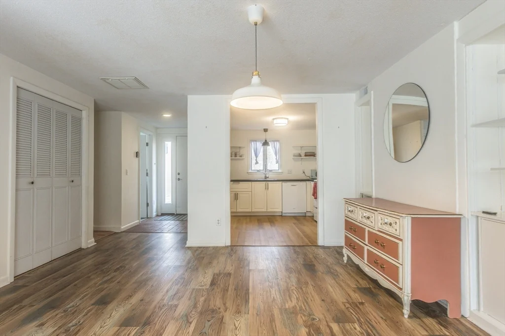2 bed, 1 bath apartment for rent at 12 Woodrise Unit 12, Falmouth (village) — photo 12 of 19