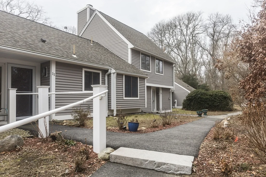2 bed, 1 bath apartment for rent at 12 Woodrise Unit 12, Falmouth (village) — photo 3 of 19