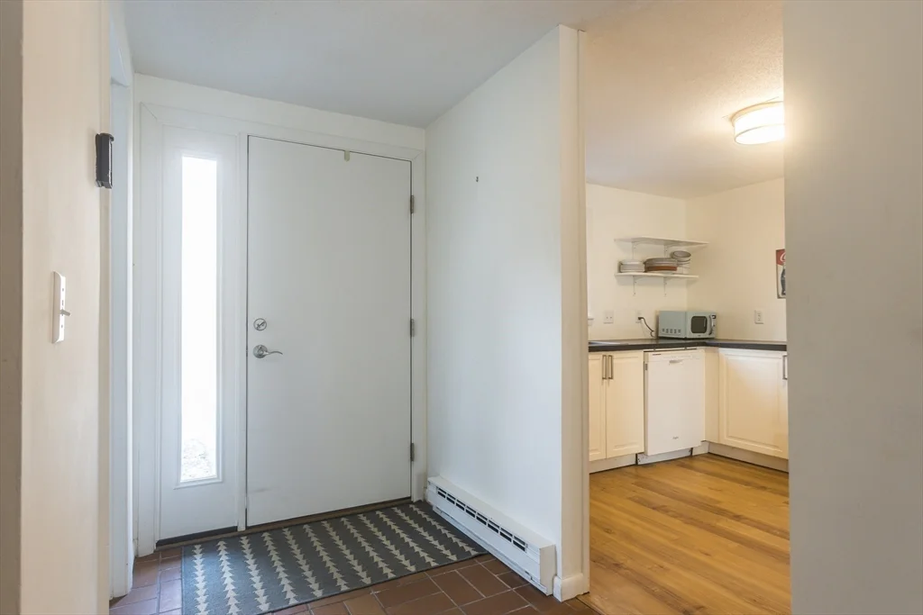 2 bed, 1 bath apartment for rent at 12 Woodrise Unit 12, Falmouth (village) — photo 5 of 19