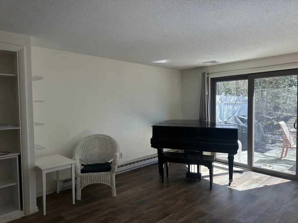 2 bed, 1 bath apartment for rent at 12 Woodrise Unit 12, Falmouth (village) — photo 10 of 19