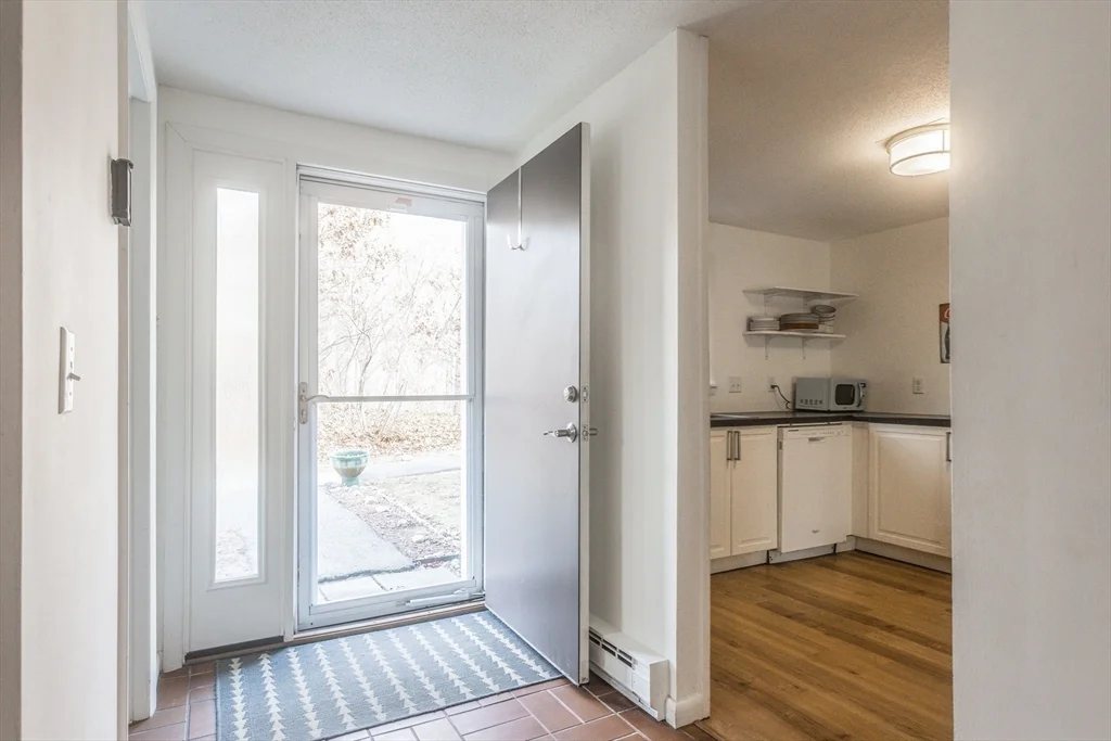 2 bed, 1 bath apartment for rent at 12 Woodrise Unit 12, Falmouth (village) — photo 6 of 19