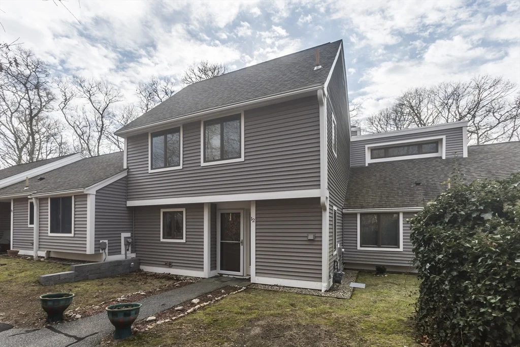 2 bed, 1 bath apartment for rent at 12 Woodrise Unit 12, Falmouth (village) — photo 1 of 19