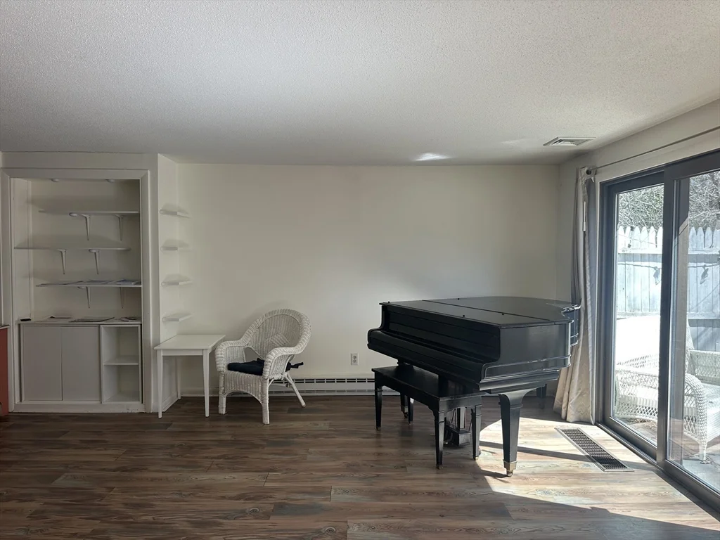 2 bed, 1 bath apartment for rent at 12 Woodrise Unit 12, Falmouth (village) — photo 11 of 19