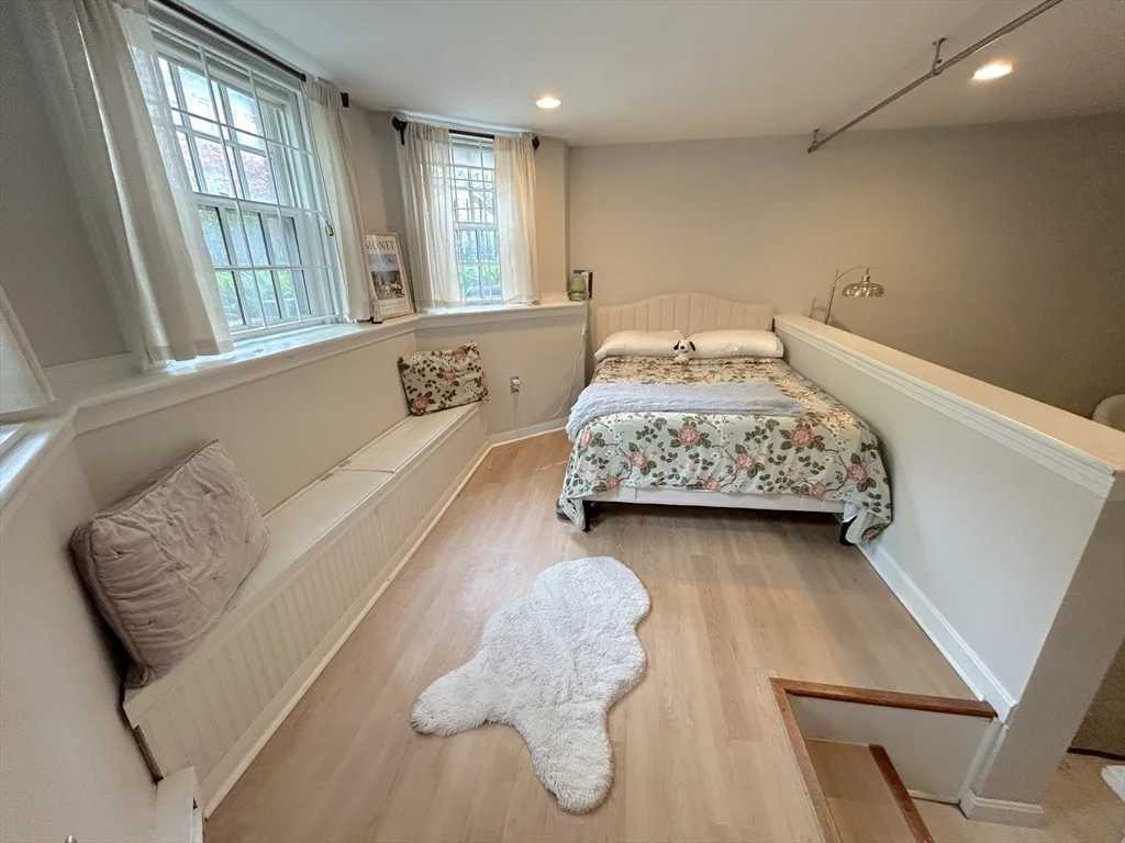 Studio bed, 1 bath apartment for rent at 120 Beacon St Unit 1A, Back Bay — photo 3 of 16