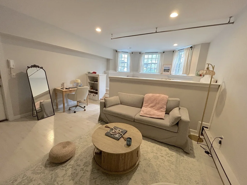 Studio bed, 1 bath apartment for rent at 120 Beacon St Unit 1A, Back Bay — photo 2 of 16