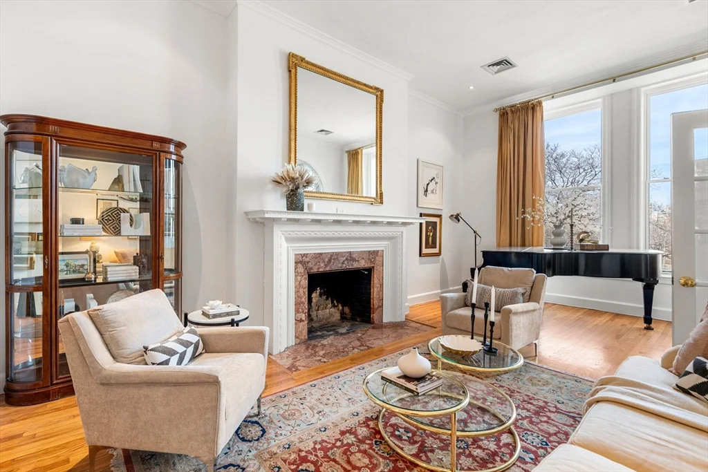 2 bed, 2 bath apartment for rent at 120 Beacon Unit 3, Back Bay — photo 3 of 19