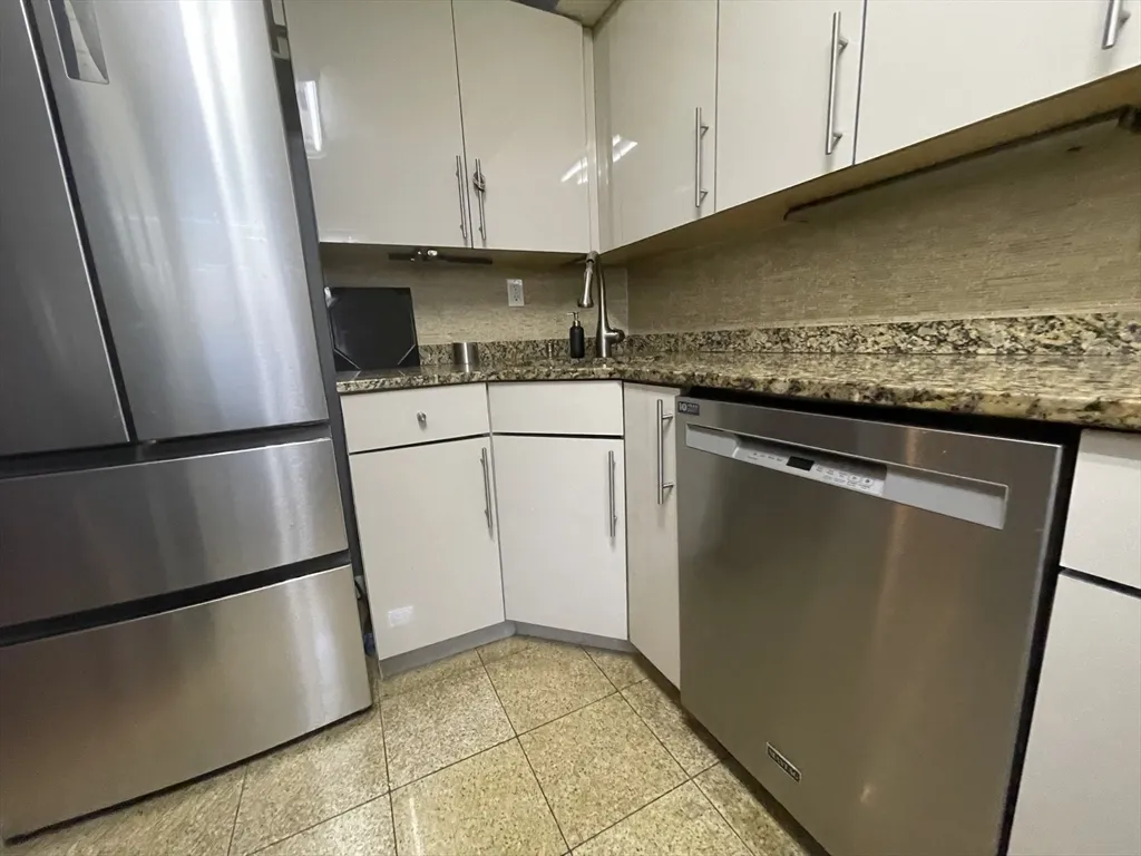 2 bed, 1 bath apartment for rent at 120 Beaconsfield Rd Unit 20, Brookline — photo 6 of 17