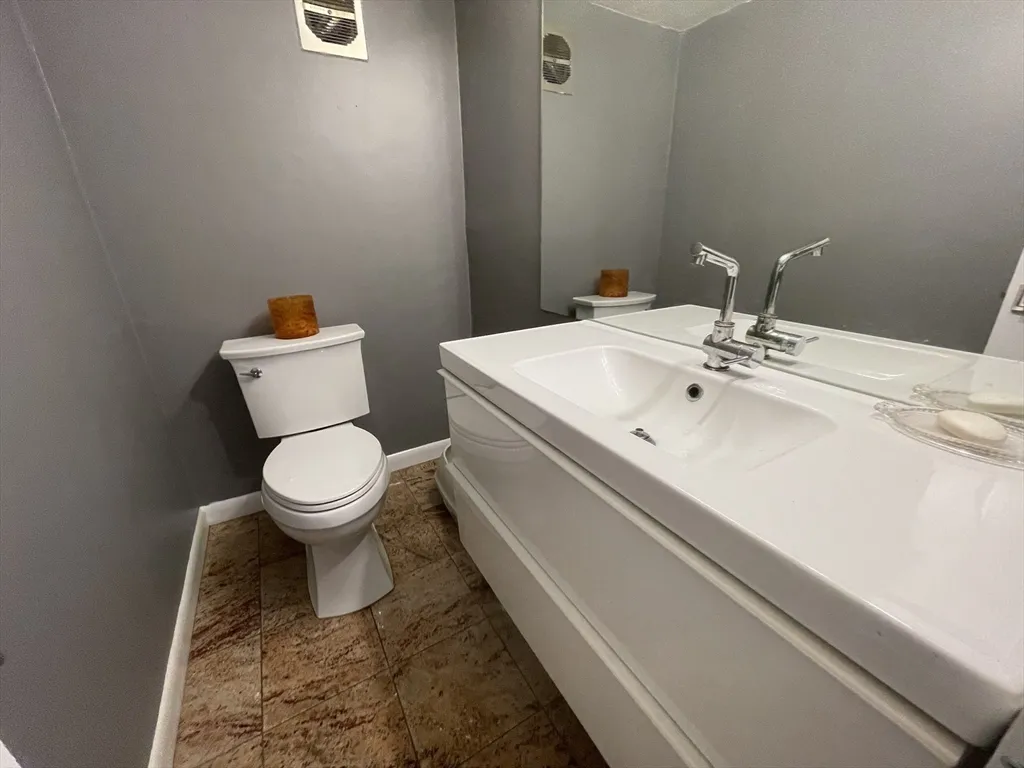 2 bed, 1 bath apartment for rent at 120 Beaconsfield Rd Unit 20, Brookline — photo 12 of 17