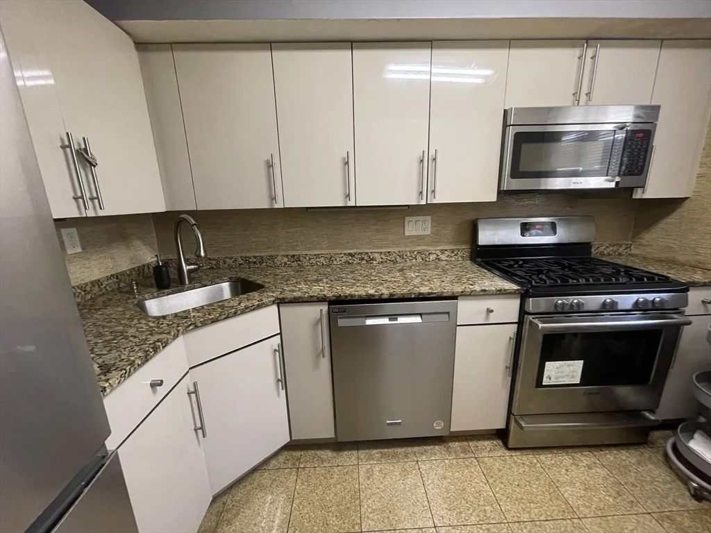 2 bed, 1.5 bath apartment for rent at 120 Beaconsfield Rd Unit 20Kl, Brookline
