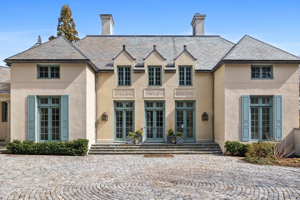 6 bed, 4+ bath apartment for rent at 120 Cabot St, Chestnut Hill — photo 1 of 37