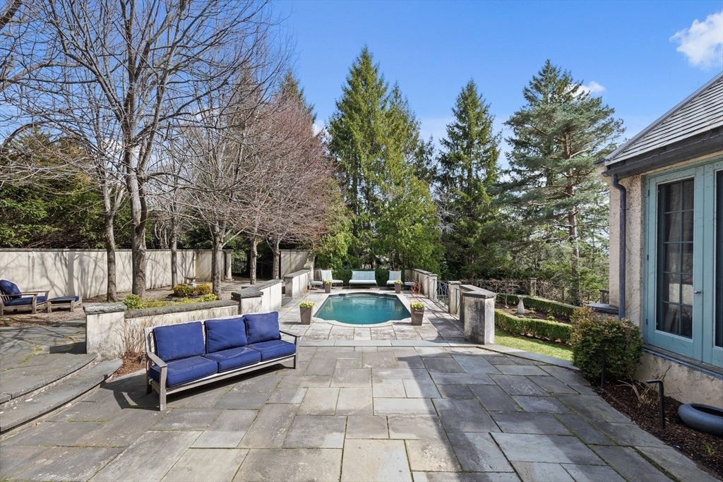 6 bed, 4+ bath apartment for rent at 120 Cabot St, Chestnut Hill — photo 35 of 37