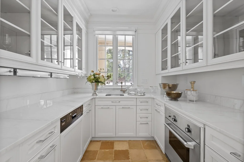 6 bed, 4+ bath apartment for rent at 120 Cabot St Unit 120, Chestnut Hill — photo 9 of 37